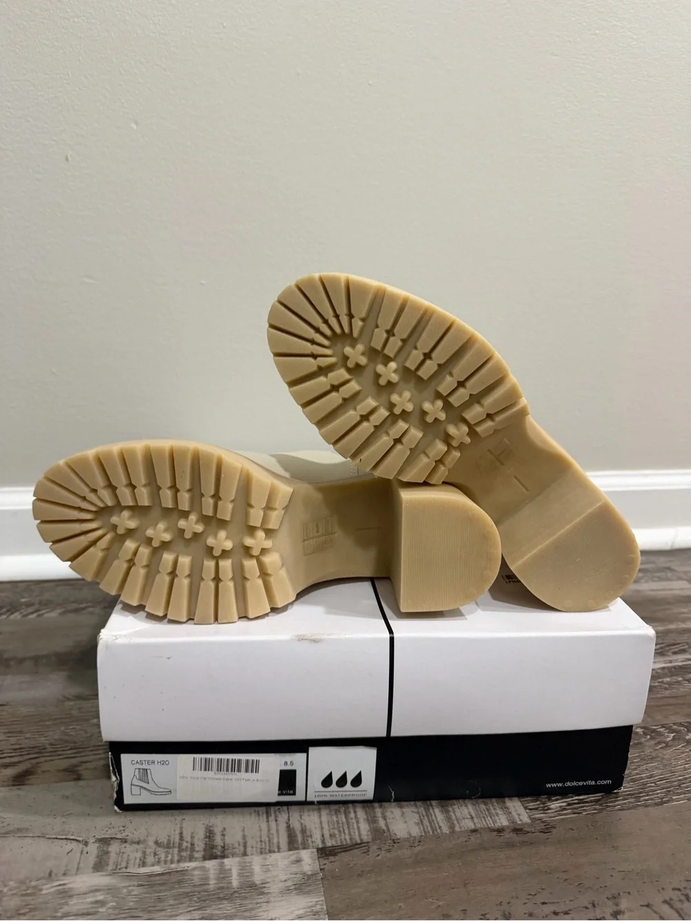 Dolce Vita cream ankle